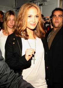 26463_Celebutopia_Jennifer_Lopez_at_the_tents_in_Bryant_Park_during_Mercedes_Benz_Fashion_Week_12_122_194lo.jpg
