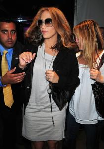 26526_Celebutopia_Jennifer_Lopez_at_the_tents_in_Bryant_Park_during_Mercedes_Benz_Fashion_Week_18_122_471lo.jpg