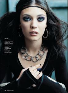 Nordstrom_October_Accessories_Book_2008_In_The_Mood_For_Modern__9_.JPG