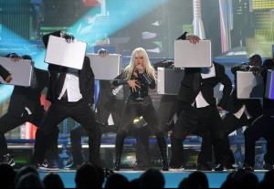 vmas08_perform_1220872771.jpg