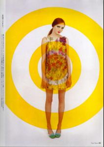 55663_Vogue_Nippon_Mar03_Lollipop_270_122_255lo.jpg