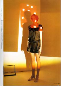 56702_Vogue_Nippon_Mar03_Lollipop_6128_122_63lo.jpg