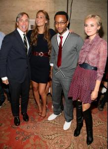 135GQQLRYI_Bar_Refaeli_and_Diane_Kruger_40_Tommy_Hilfiger_Spring_2009_fashion_show__Sept_11_4_.jpg