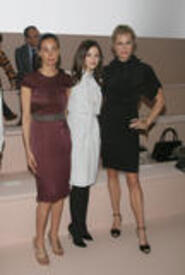 Celebutopia-Ines_Sastre_and_Rebecca_Romjin_Santos_attend_the_Valentino_Fashion_show-05.jpg