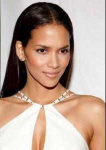 halle_berry2_narrowweb__300x423_0.jpg