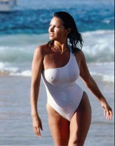 28445_raquelwelch_2_122_301lo.jpg
