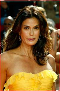 teri_hatcher_arrives_at_the_60th_primetime_emmy_awards_held_at_the_nokia_5.jpg