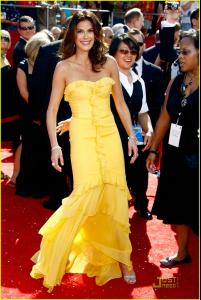 teri_hatcher_emmys_2008_red_carpet_01.jpg