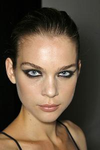 kim_noorda___yigal_azrouel___backstage.jpg
