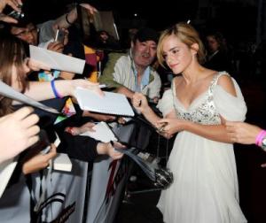 Emma_Watson_attends_the_National_Movie_Awards4.jpg