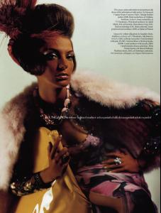 daria_vogue_uk_apr04_hauteexotica_byMario_Testino_LJ__ru_glam6.jpg