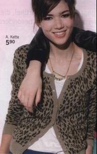 Sheila_H_M_catalogue_FW08_bz__carmelita.JPG