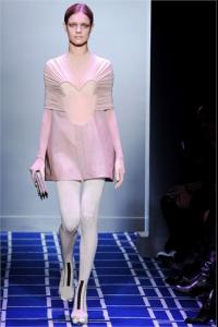 nat_balenciaga_ss_09.jpg