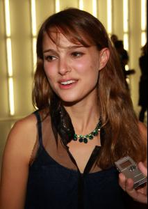 Natalie_Portman___Rodarte_Spring_2009_fashion_show_during_Mercedes_Benz_Fashion_Week__NYC__Sept_9th.jpg