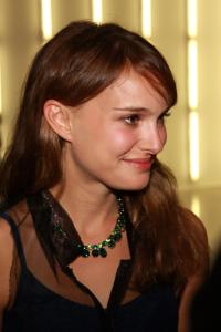 Natalie_Portman___Rodarte_Spring_2009_fashion_show_during_Mercedes_Benz_Fashion_Week__NYC__Sept_9th__2_.jpg