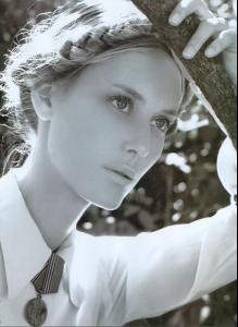 vanessa_novembermarieclaire20082.jpg