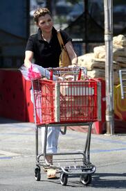 ali_landry_shops_tikipeter_celebritycity_001.jpg