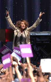 whitney_houston_performs_gma_tikipeter_celebritycity_003.jpg