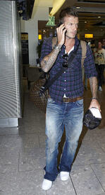 David-Beckham-at-Heathrow-airport-6.jpg