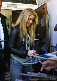 shakira_2586795.jpg