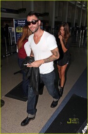 angela-bellotte-adam-levine-dating-03.jpg