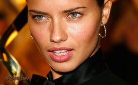 adriana_lima_20090719_0055.jpg