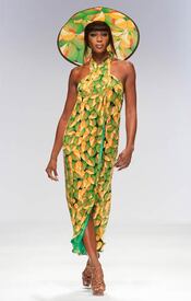 naomi-campbell-rocks-the-runway_26.jpg