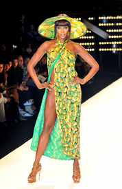 naomi-campbell-rocks-the-runway_29.jpg