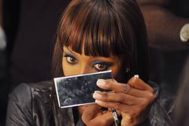 Naomi_Campbell_backstage_at_Somerset_House_25.jpg