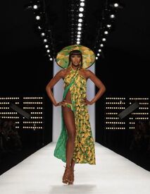 Issa_London_Fashion_Week_SS_2010_14.jpg