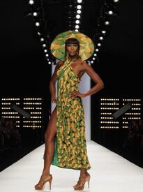 Issa_London_Fashion_Week_SS_2010_17.jpg
