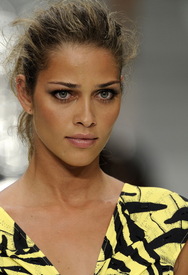 Ana_Beatriz_Barros_002.jpg