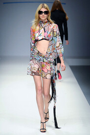 ENRICO-_COVERI-_SPRING-2011-_RTW-_PODIUM-031_runway.jpg