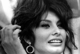 Sophia Loren 1962 560pW.jpg