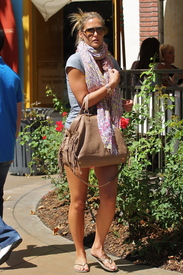 BarRafaeligreatLegsoutshopping8-31-2010HQx13(12).jpg