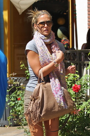 BarRafaeligreatLegsoutshopping8-31-2010HQx13(4).jpg