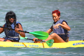 RihannaonthebeachinHawaii050.jpg