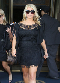 XYGG63A5BB_Jessica_Simpson006.jpg