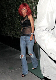 RihannaleavingGiorgioBaldi_01.jpg