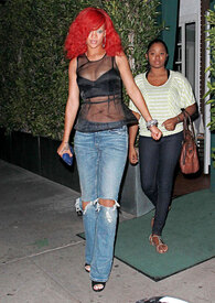 RihannaleavingGiorgioBaldi_04.jpg