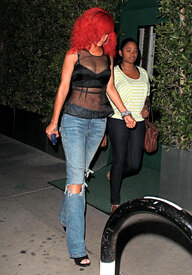 RihannaleavingGiorgioBaldi_07.jpg