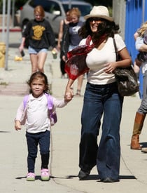 SalmaHayektakesherdaughtertoherfirstdayofpre_school_15.jpg