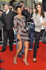 Halle Berry presents her new fragance Reveral in Hamburg 30.09.2010_04.jpg