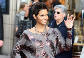 Halle Berry presents her new fragance Reveral in Hamburg 30.09.2010_10.jpg