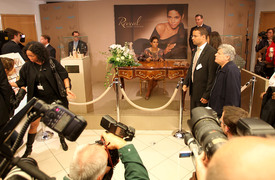 Halle Berry presents her new fragance Reveral in Hamburg 30.09.2010_14.jpg