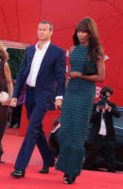 NaomiCampbellarrivesattheMiralPremiere2.9.2010_60.jpg