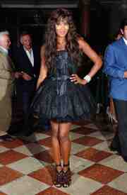 NaomiCampbellUomoVogueHostsDinnerForQuentinTarantino1.9.2010_05.jpg