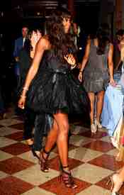 NaomiCampbellUomoVogueHostsDinnerForQuentinTarantino1.9.2010_06.jpg