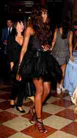 NaomiCampbellUomoVogueHostsDinnerForQuentinTarantino1.9.2010_08.jpg