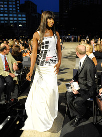 NaomiCampbellFashionsNightOutNYC2010_10.jpg